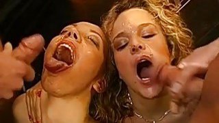 Anh người lái xe ở clb gái mại dâm bị 2 cô gái bán hoa vắt kiệt sức mỗi ngày