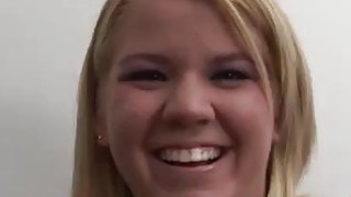 Đang tập yoga mà con cặc lút cán đâm vào mông