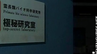 đến nhà gấu chơi nhưng chị gái của cô ấy đưa mông thế này