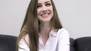 Cô tiền bối vừa cưới dễ dãi cho cấp dưới địt lồn