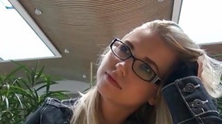 [Ông. [Gầy khỉ] Nhút nhát và đáng yêu, miễn cưỡng nhưng hiếu khách, đào bới và liếm, cô em gái đã khô ráo...