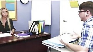 đắng lòng nhìn bà xã nhắn tin với trai lạ