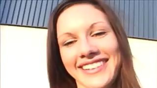 Thằng em lì xì chị họ năm mới xong được chị lì xì lại hơi bị ngon