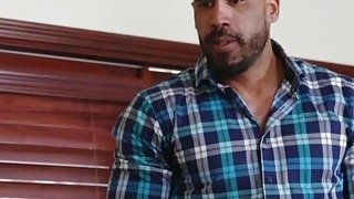 Ông bố của năm tranh thủ bú lồn con gái