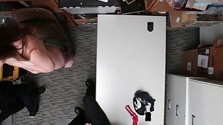 Con trai đang vụng trộm với mẹ kế thì bố về