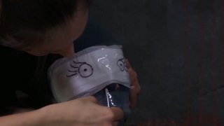 Em nữ sinh gạ địt người lạ trên tàu điện