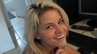 để Người vợ đi nghỉ dưỡng với đồng nghiệp, Ông chồng nhận được món quà là một cặp sừng