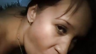 Chui xuống gầm bàn mút ciu anh kế của bạn thân