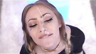 Bị bố ông xã nắc trong khi đang ngủ