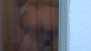 Anh trai bất lực trước cô em ghệ cùng cha khác má khiêu khích