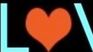 Một mỹ nhân giá trị cao cấp cấp độ nữ thần ra biển thủ dâm, mút ngón tay với vẻ mặt ham muốn, móc ra cặp vú trắng nõn mềm mại của mình, nhấc mông to lên để mở rộng âm hộ, dùng ngón tay sờ vào âm hộ hồng hào của mình với tiếng bắn tung tóe