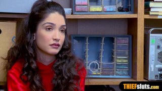 Phú bà giàu có lại trở thành gái gọi cao cấp sau một lần bị chuốc thuốc mê