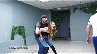 Này anh, anh có muốn nện với người đẹp như em không ?