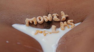 Ông xã bắn tinh sớm, vợ yêu về quê chơi nện với thằng hàng xóm quá khỏe