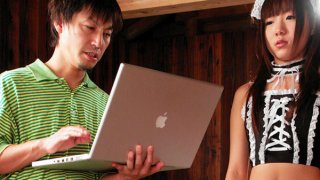 Người vợ có bộ ngực tám chữ cho biết cô thích quan hệ tình dục với những người đàn ông lạ vì nó rất thú vị