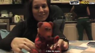 Một nữ hoàng váy ngắn xinh đẹp, dịu dàng, trưởng thành, đôi chân dài gợi cảm mặc lụa đen quyến rũ với cặp mông to quá gợi cảm, không thể cưỡng lại được việc liếm mút mạnh mẽ và bơm nhanh...