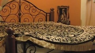 Bị chủ nợ của Anh xã đến nhà bắt dùng thân để trả nợ