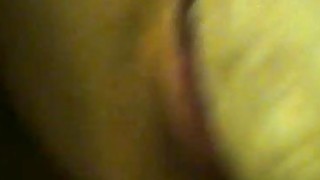 Người phụ nữ trưởng thành gợi cảm cưỡi một khẩu súng đen!