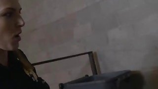 Những cơn mưa bất chợt làm lồn em thêm ướt