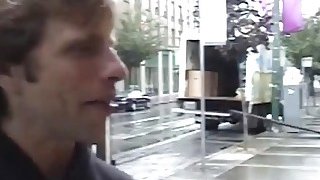 Vì mẹ chồng tôi chặt và thoải mái hơn vợ tôi nên hóa ra bà ấy nhét nó vào hậu môn của tôi