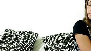 Cô hầu gái nhỏ dễ thương với dục vọng trong sáng〖Peachpie〗Cô hầu gái nhỏ bằng lụa trắng trong sáng và đầy dục vọng. Cô ấy bị bố đẻ của mình làm tình trong bếp. Cái âm hộ hồng hào không có lông của cô run rẩy và đạt được cực khoái tuyệt vời...