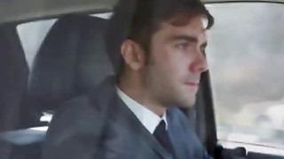 Cô con gái non nớt phải chịu đựng trước bố dượng vì muốn má hạnh phúc