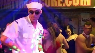 Anh hói buồi to nện cháy máy cô em hàng múp đang nứng