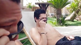 Anh đừng nhấp nữa chị em nghe thấy đó