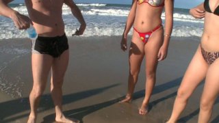 Em bé Menghan 18 tuổi -- 3.31: Đây là lần đầu tiên của một đứa trẻ hư. Bạn có cảm thấy khỏe không? Nó tốt đến mức nào? Cảm giác thật tuyệt vời. Đừng ngại ngùng. Nếu bạn không muốn làm điều đó, bạn là kẻ thua cuộc. Bạn không có đủ kinh nghiệm tình dục và không dám làm điều đó ngay cả khi khó khăn!