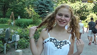 Nữ học sinh dễ thương có niềm đam mê cosplay ở trường học