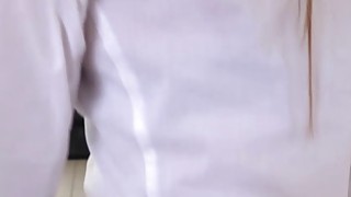 Gái xinh mải chơi game dạng lồn cho bạn trai tự địt