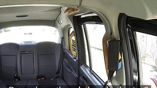 Em phải ngoan ngoãn thì anh mới ký hợp đồng