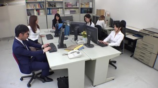 Cho một chút gel đụ cho nó trơn tru