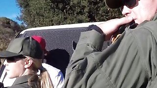 Cô gái trẻ mặc đồ xanh bị địt, bị địt vào lồn, bị bú cu cận cảnh, bị địt dữ dội...