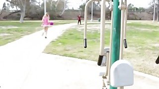 Em trai phang chị gái khi phát hiện không phải là chị ruột