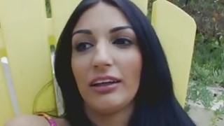 Giống như một cô gái trinh nguyên thiếu kinh nghiệm