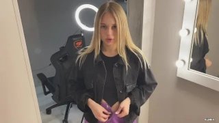 chị gái đang ngủ ngon thì em trai đem cặc vào địt