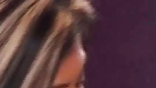 Cô giáo thể dục bị 2 cậu học trò quay trộm rồi ép cô xxx để bịt miệng