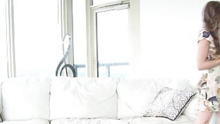 Sức hấp dẫn của cô gái trẻ vú bự xinh đẹp