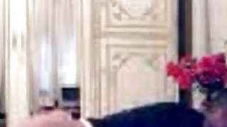 Em để yên thế này để anh đút cặc vào nhé