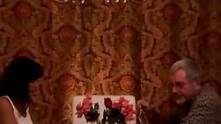 Tôi đã hẹn hò với một cô gái cùng thành phố và bị chịch dữ dội đến mức cô ấy khóc như ma