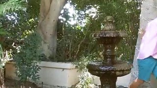 Mút lồn em nhân viên vệ sinh lần đầu đi làm