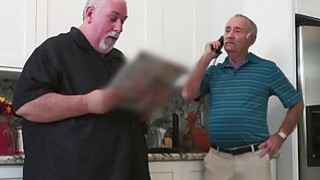 Chồng mới cưới của chị gái không yên được với cô em người vợ dâm đãng tình