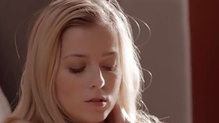 LOL-218 Lolita Chuyên môn: Khám phá tuổi thơ! Cuối cùng cũng bắt gặp một cô bé lolita không có lông đang tè! Alice