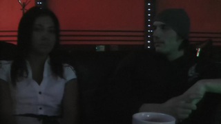 Em nhân viên quán ăn cứ tan làm là bị ông chủ lôi ra địt