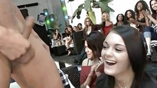 Thiếu nữ lồn rậm thuê trai bao địt khỏe về làm tình