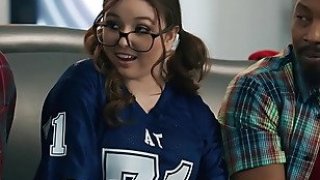 Vợ yêu vô tình nhìn thấy cấp trên của Ông xã có cái “ấy” to hơn Ông chồng nhiều