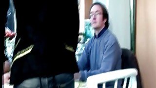 Biết cháu gái sắp kết hôn, ông chú già chuốc thuốc kích dục phang lần cuối