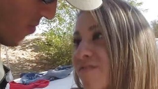 Một nữ sinh trong sáng, ngực lớn, tóc hồng, một cặp ngực hấp dẫn và lượng người hâm mộ tăng 60.000 chỉ trong một chương trình...