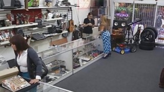 Cùng em đồng nghiệp đụ nhau trên công ty cho tiết kiệm